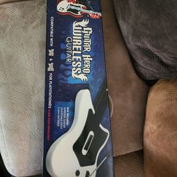 Guitar Hero Guitar PS2 Wireless White Red Octane 95025 No Dongle With Box. Buttons Firm., Good Condition 