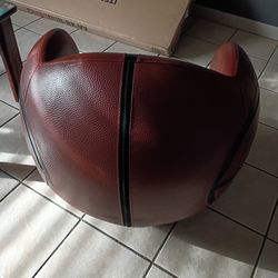 Mueble en forma de basquetbol y mesa forada de pawpatrol