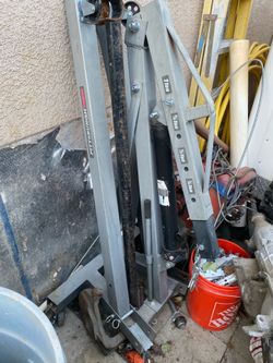 Engine jack