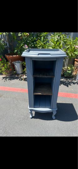 Gray Painted Wood Shelf Cabinet with Cabriole Legs