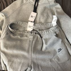 Brand New Nike Tech sweatsuit
