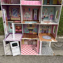 Free Giant Dollhouse 