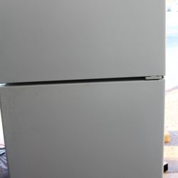 Hotpoint Refrigerator For Sale New