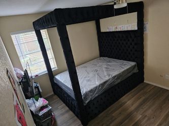 Queen Canopy Bed