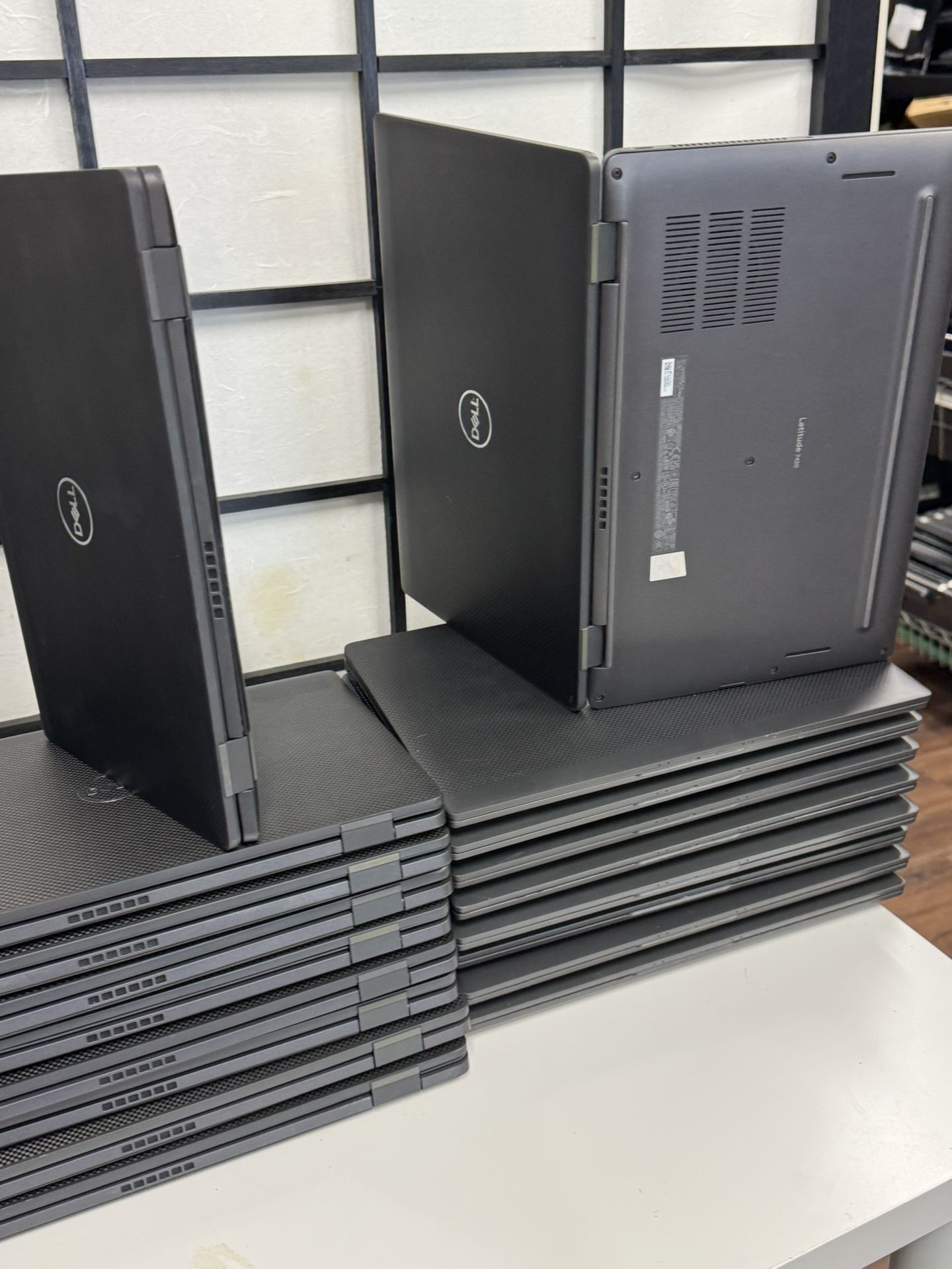 Dell Latitude 7420, TouchScreen 11th Gen Core i7, 16gb ram, 512gb SSD, Excellent battery health, brand New Dell USB C Charger, windows 11 Pro Installe