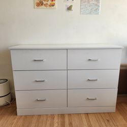 White 6 drawer dresser with silver handles