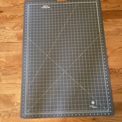 June Tailor Large Rotary Cutting Mat Grid Size 23”x35” Sewing Quilting Hobby Crafts