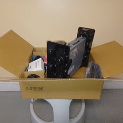 New JUNIPER SRX320  POE Services GATEWAY 