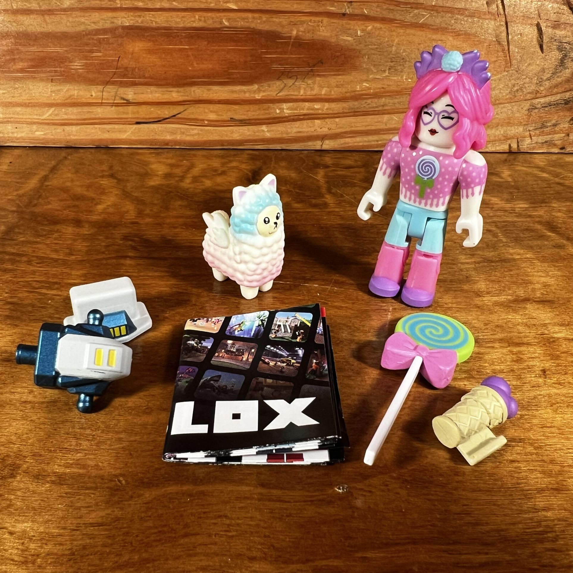 Roblox Action Collection - Star Sorority: Kandi's Ice Cream Two Mystery Figure Only