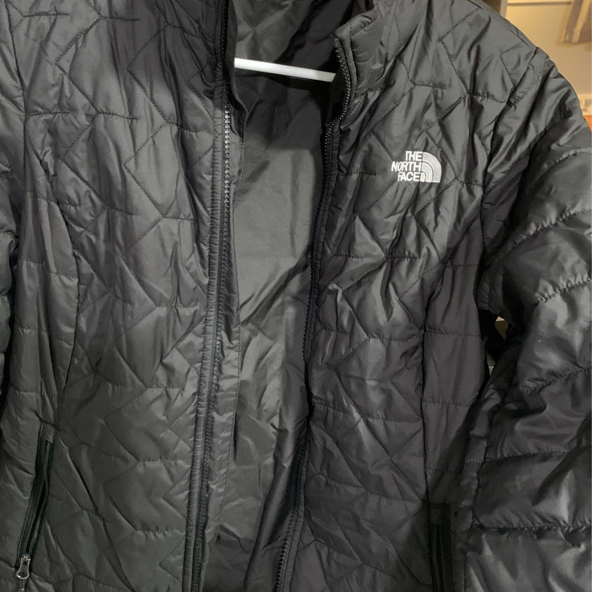 North Face Woman’s Lightweight Puffer Jacket