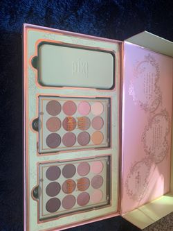 Pixi palletes and brush