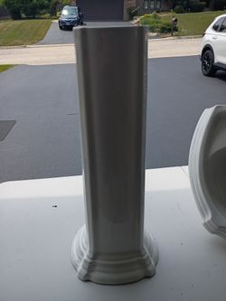 KOHLER pedestal sink with faucet and drain.