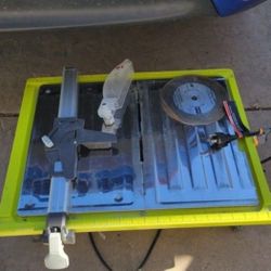 RYOBI 7 in. 4.8 Amp Tabletop Tile Saw. In Excellent Condition Retails $170 With Taxes!!