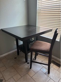 High Top Dining Room/Kitchen Table & 4 Chairs
