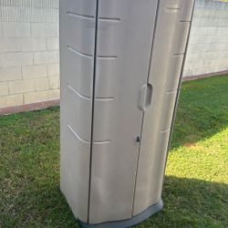 Rubbermaid outside vertical storage shed Good Condition 29”x 20”x 70”H. …$170
