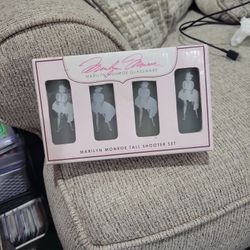 Marilyn Monroe Tall Shooter 4 Pcs  Set  