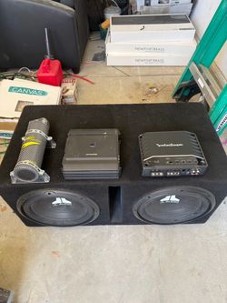 Car stereo set up comes with everything you need for some really good base!