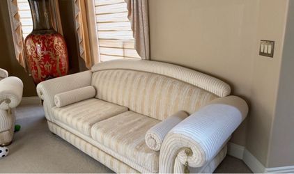 Full Living Room Couch Set & 2 Large Vases