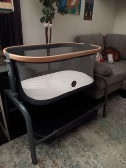 Maxi-Cosi Iora Bedside Bassinet