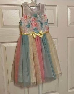 Bonito vestido bordado
