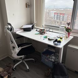 Electronic standing Desk And Chair 