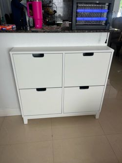 shoe dresser