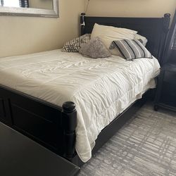 Bedroom set 4 piece