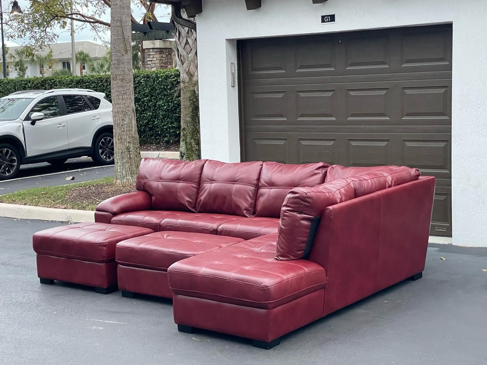 Sectional Couch/Sofa - Red - Leather - Delivery Available 🚛