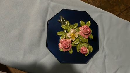 Beautiful pieces made from the house of David. They have been around since 1908. This is a very old and rare piece set no chips no cracks perfeperfect