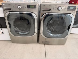 LG stackable washer and gas dryer set