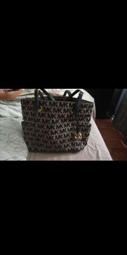Michael kors tote in excellent condition