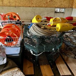 Like New 2 Crab & 2 Shrimp  Pots And All Accessories 