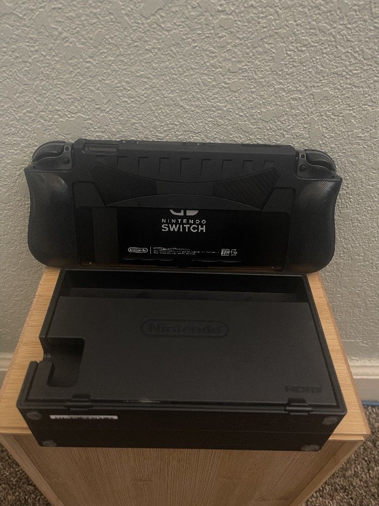 Modded Nintendo Switch V1 [BANNED] w/ Dock, Cables & 128GB SD Card
