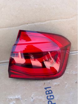 2016,2017,2018 BMW 328i,330i,340i,3 Series Tail Light LED/Mica Trasera LED Rh Passenger Side Oem Ask