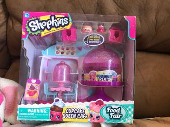 Brand new shopkin set of cupcake queen cafe food fair