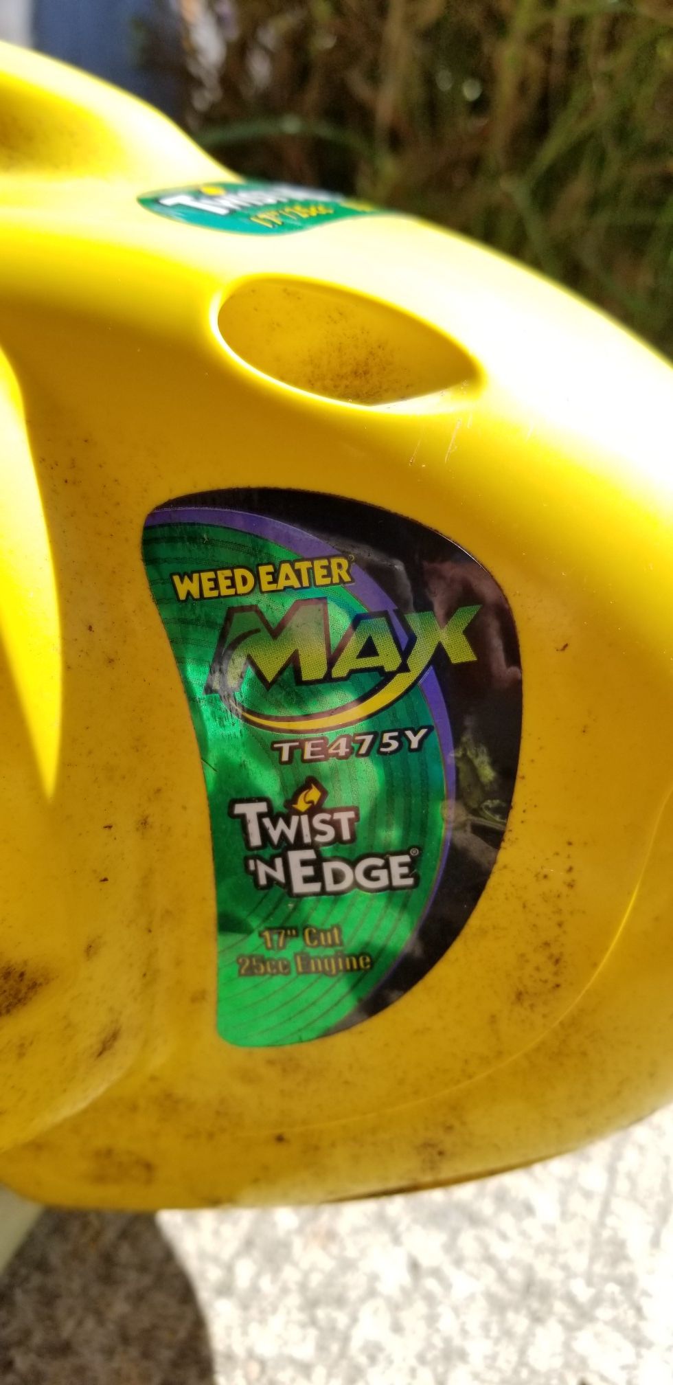 WeedEater Max TE475Y Twist 'N Edge string trimmer