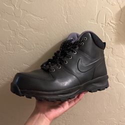 All Black Nike Manoa Leather SE 