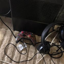 Xbox One, With Controller And Head Set