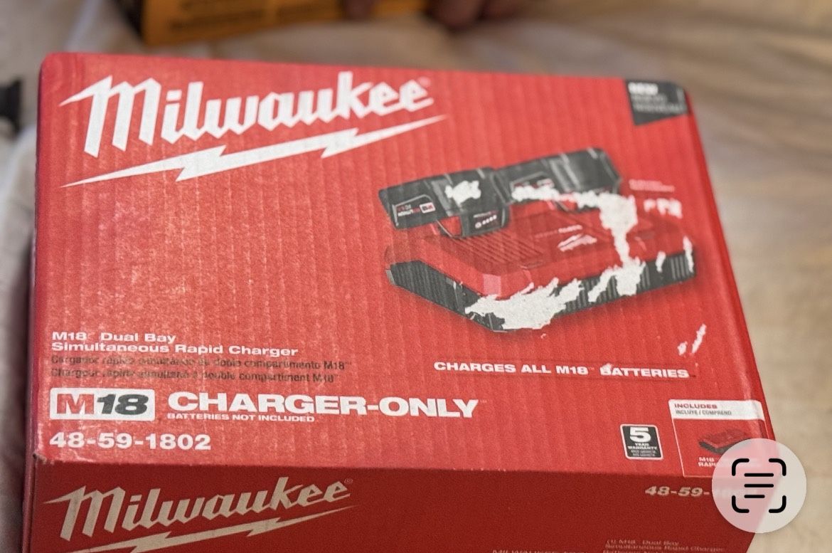 Milwaukee M18 18-Volt Lithium-Ion Dual Bay Rapid Battery Charger