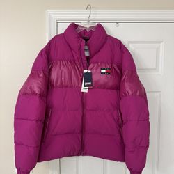 New Ladies size XL, Tommy Hilfiger winter puffer jacket located in Weston