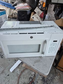 New 1.6 cu. ft. Over the Range Microwave in White 1000 watt 300 cfm 2 speed venting system Retails $365 with Taxes!! Has small dents!!