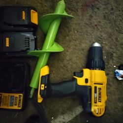 DeWalt 20 v drill and auger 2battiers and charger and bag