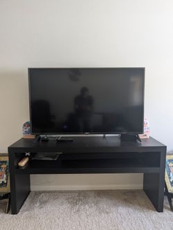 50-inch 4K UHD Smart TV and TV UNIT