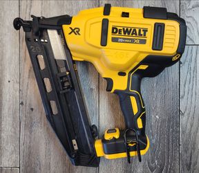 DeWalt 20V MAX XR 16-Gauge Finish Nailer