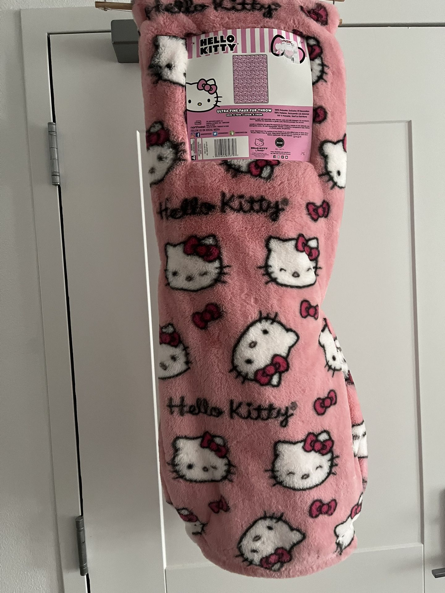 Hello Kitty Faux Blanket