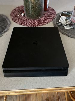 PS4 Slim 