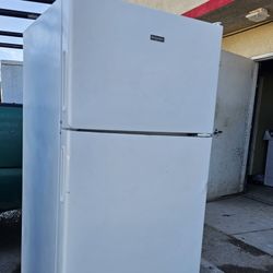 Hotpoint Refrigerator Working Perfectly Fine Very Clean I Can Deliver To You 90 Days Warranty 