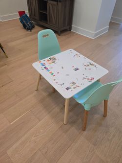 Kids Table and 2 Chairs Set