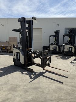 Warehouse Double Reach Truck Crown RM5725-32