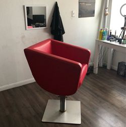Modern hydraulic/swivel Barber Chair